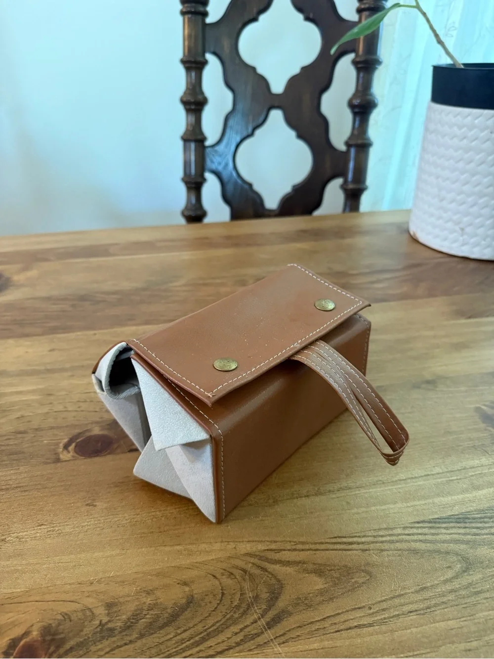 Hanging 6-Pocket Foldable Organizer in Light Gray perfect for sunglasses